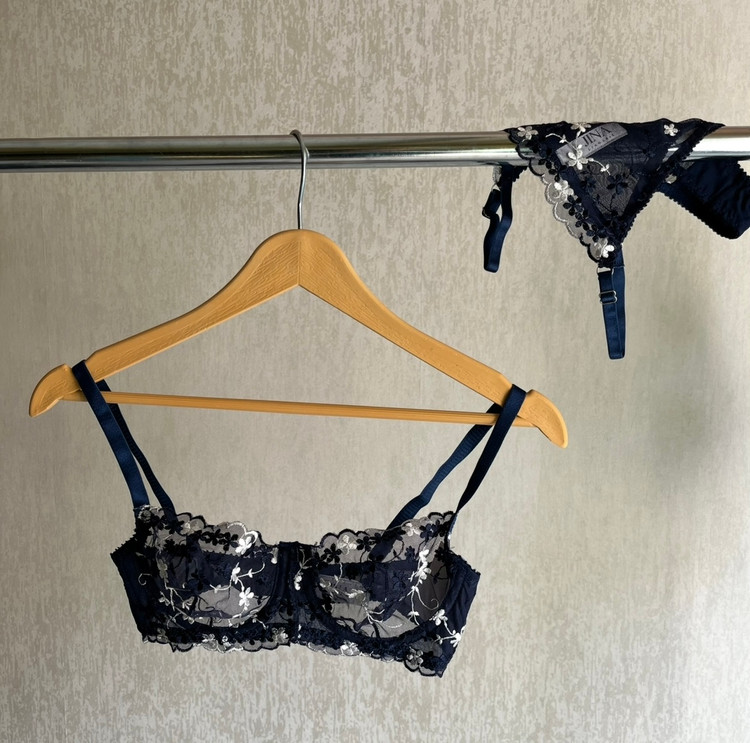 ست شورت و سوتین زنانه گیپور با شورت بکلس گیپور فاق نهی