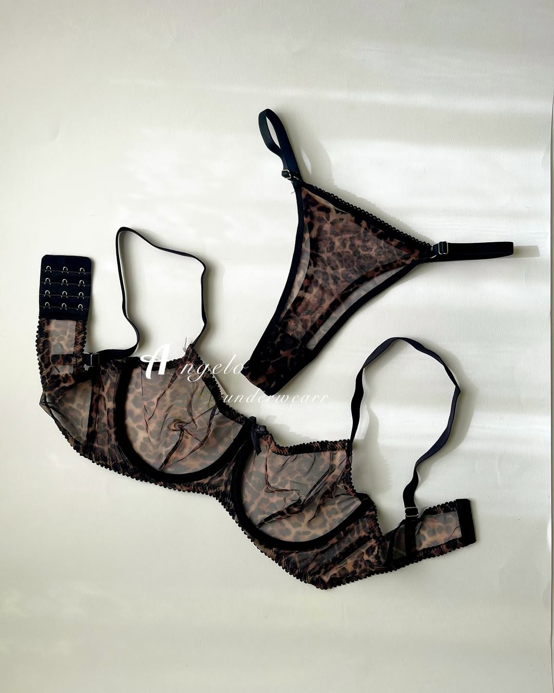 خرید اینترنتی ست شورت بکلس با فاق نخی و سوتین زنانه فنردار حریر پلنگی با قیمت عالی