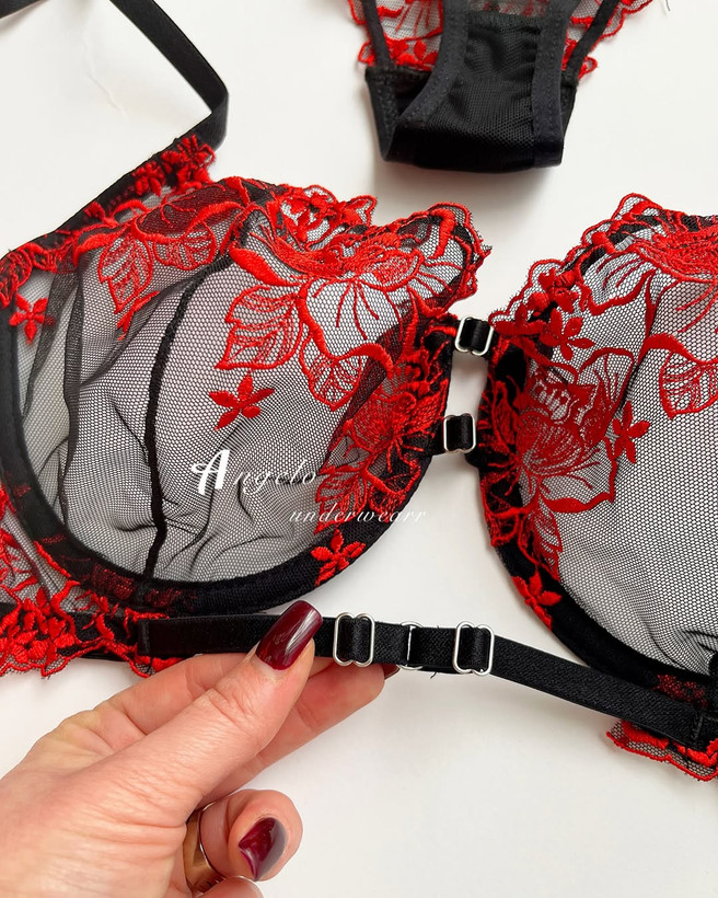 خرید اینترنتی ست شورت و سوتین زنانه گیپور فنردار مشکی قرمز و شورت گیپور فاق نخی با ارسال سریع و قیمت مناسب