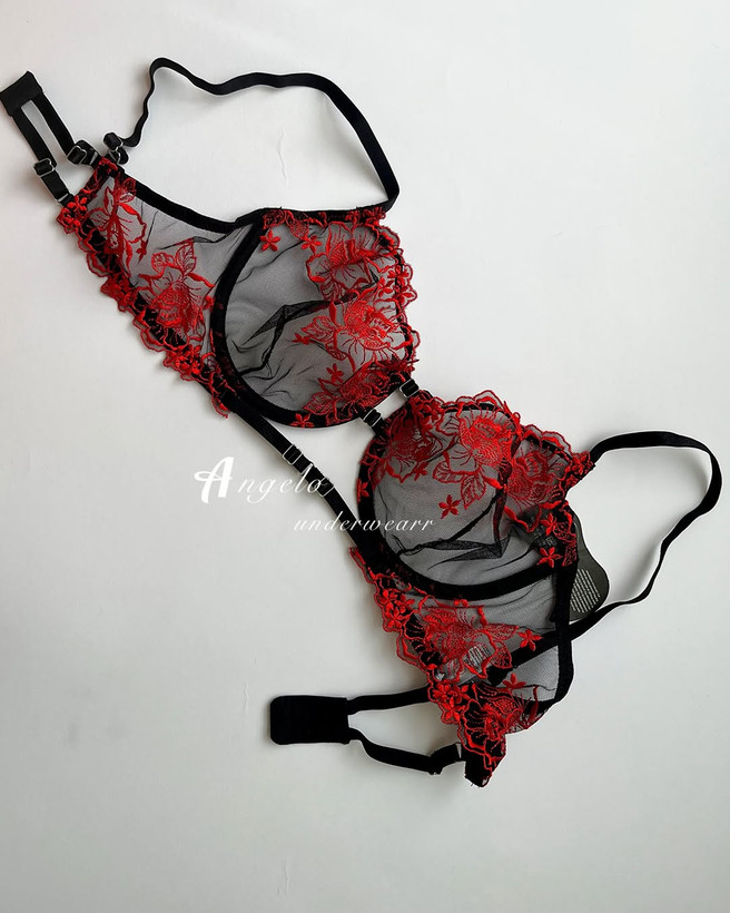 خرید اینترنتی ست شورت و سوتین زنانه گیپور فنردار مشکی با گلهای قرمز با ارسال فوری و قیمت مناسب