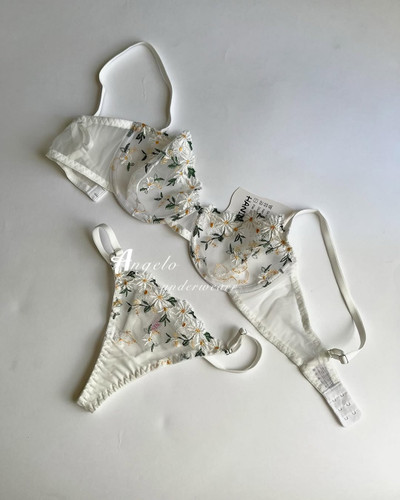 خرید اینترنتی ست شورت و سوتین زنانه تور اروپایی با قیمت مناسب